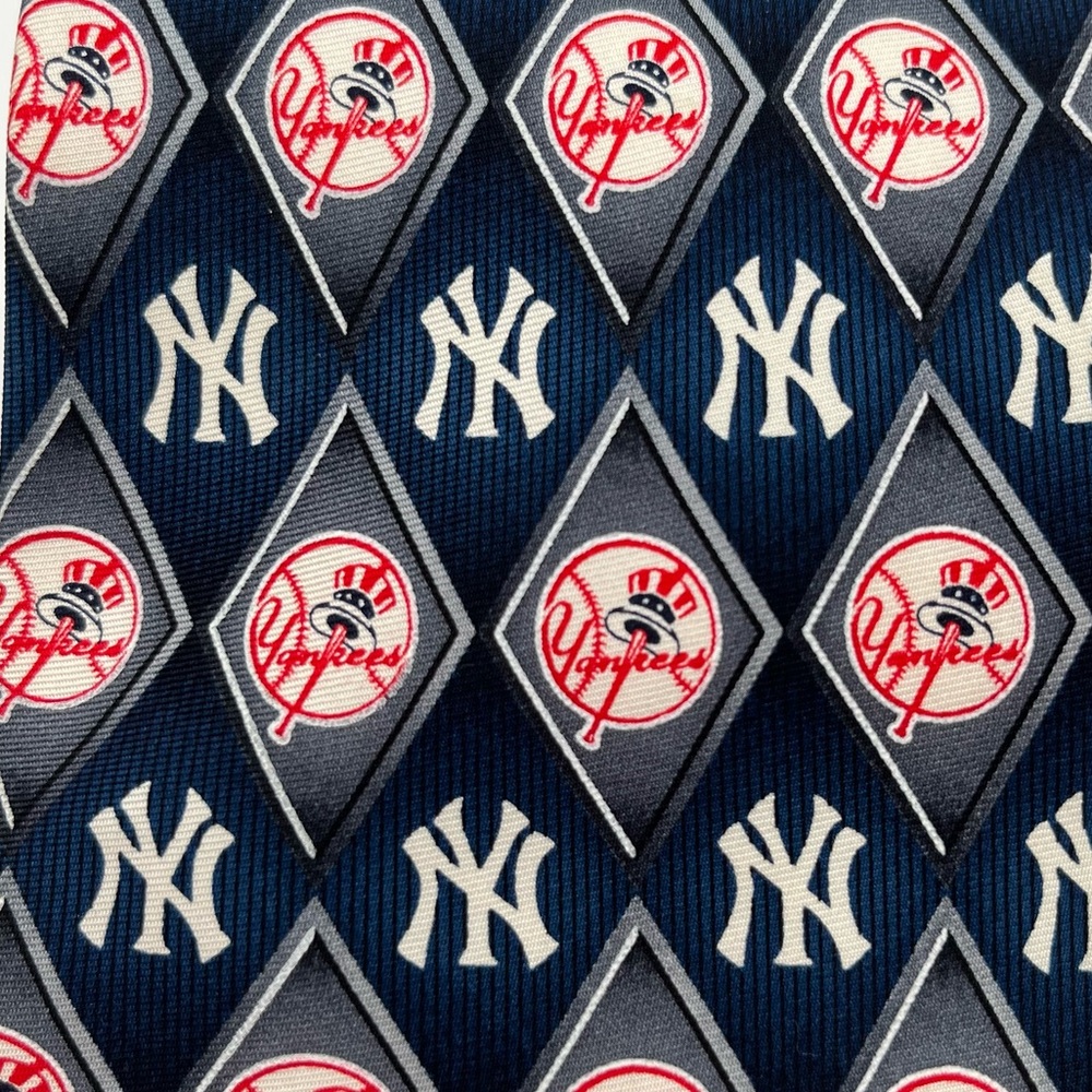 MLB NY Yankees Logo Tie 100% Silk Necktie Baseball Bronx New York
